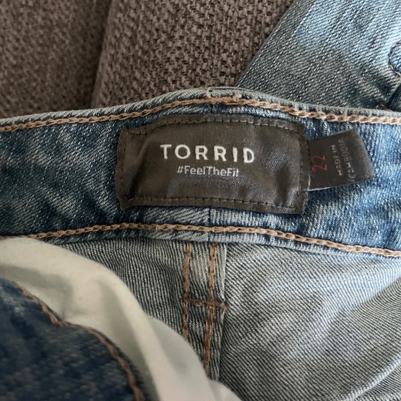 3 pairs of Torrid Size 22 distressed shorts - Picture 3 of 3
